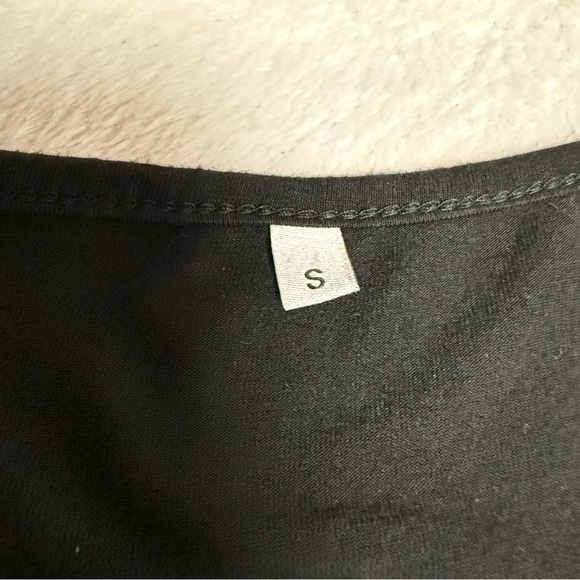 Black Sleeveless Top cold shoulder criss cross pattern on chest size small - Picture 5 of 8